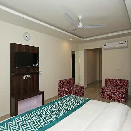 Hotel O Lakshya Нью-Дели Экстерьер фото