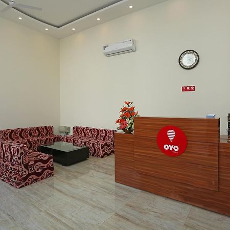 Hotel O Lakshya Нью-Дели Экстерьер фото