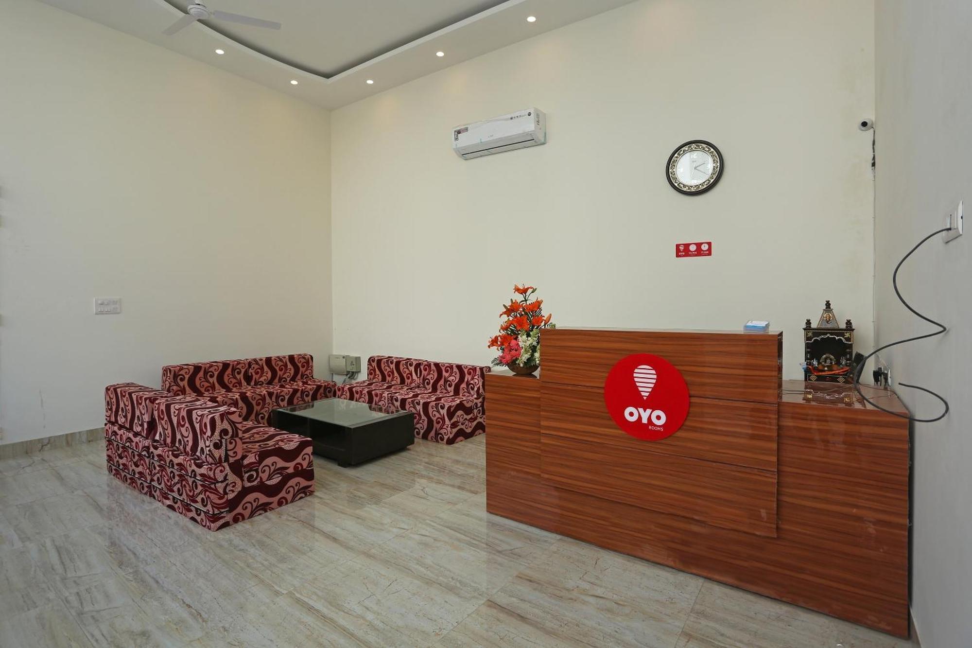 Hotel O Lakshya Нью-Дели Экстерьер фото