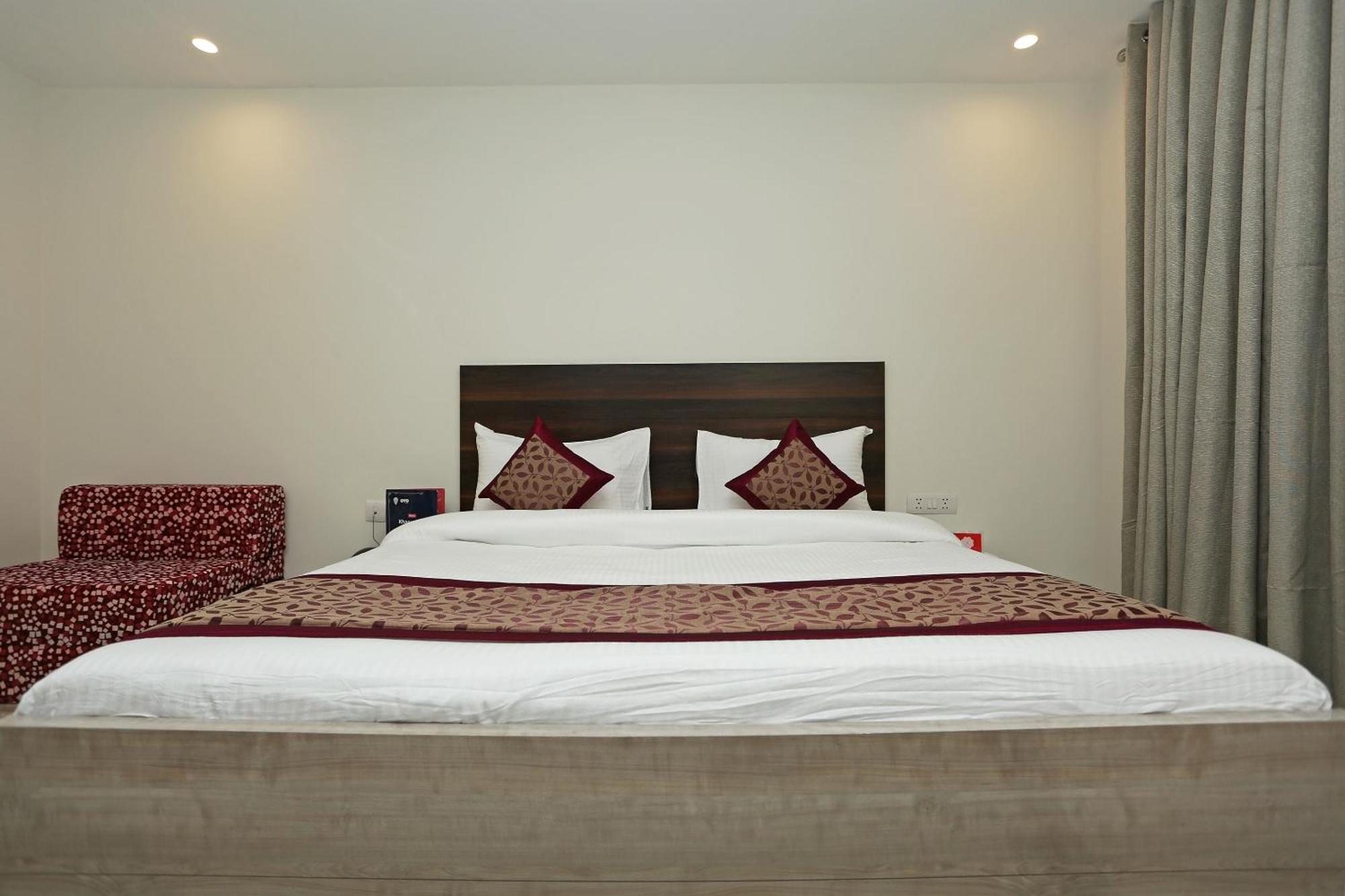 Hotel O Lakshya Нью-Дели Экстерьер фото