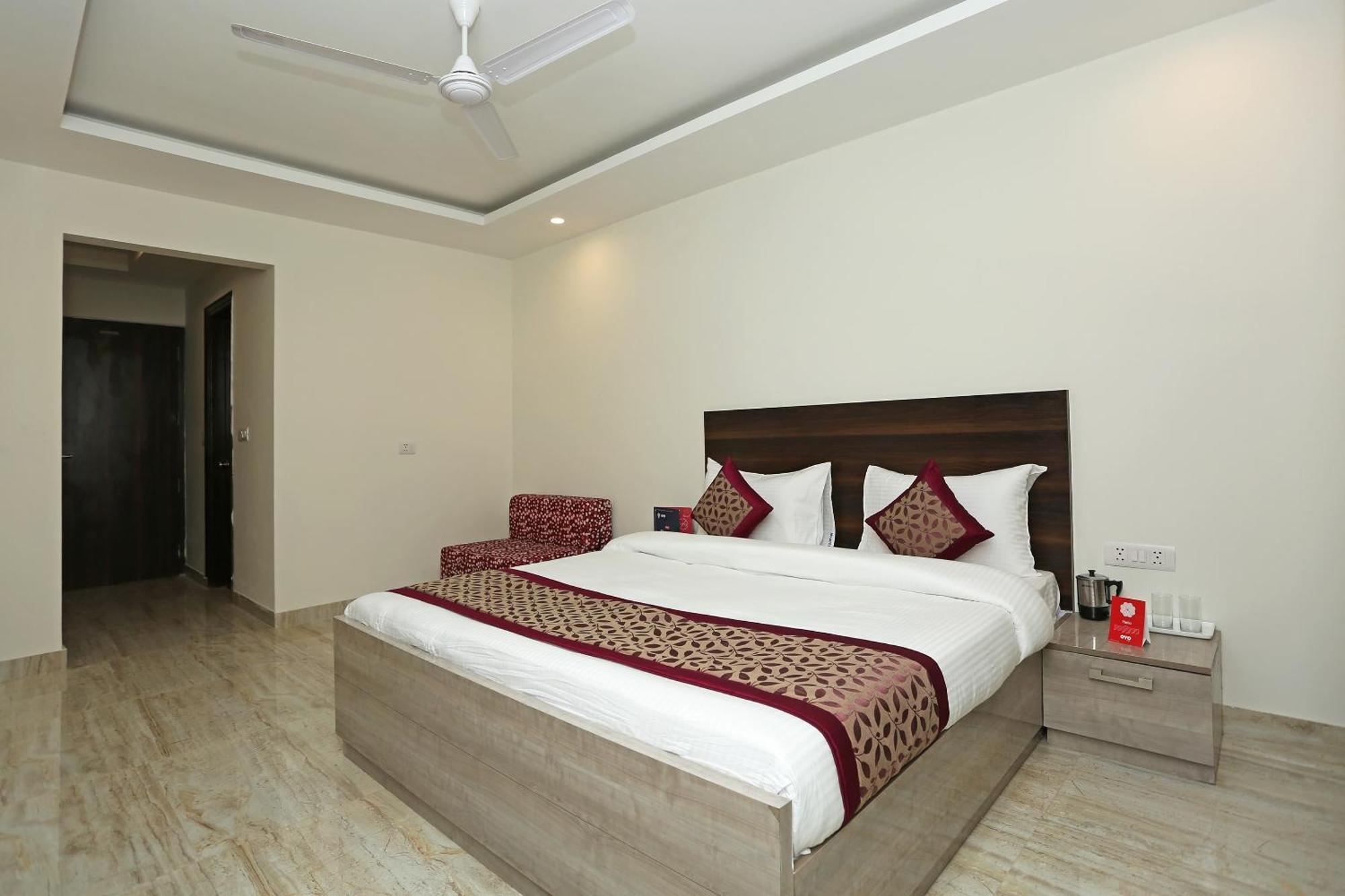 Hotel O Lakshya Нью-Дели Экстерьер фото
