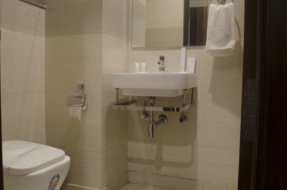 Hotel O Lakshya Нью-Дели Экстерьер фото