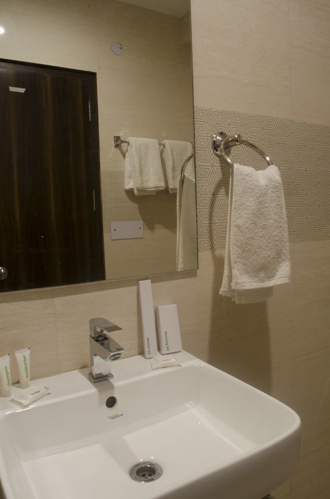 Hotel O Lakshya Нью-Дели Экстерьер фото